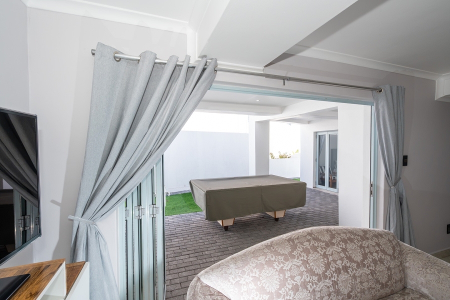 3 Bedroom Property for Sale in Paradise Beach Western Cape